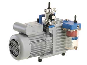 Zweistufige Drehschieberpumpe RZ 6 Paket mit Auspufffilter und Absperrventil VS 16,  Endpartialdruck: 4x10-4 mbar, Saugvermgen: 5,7 / 6,8 mh 230V<br>Rotary vane pump package RZ 6, with oil mist filter and butterfly valve VS 16,<br>Laborbedarf,Pumpen,Drehschieberpumpen